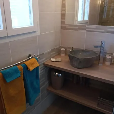 Nid Douillet A La Campagne 3*